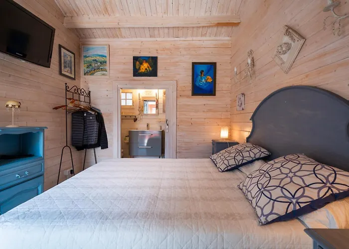 Le Cabanon De Avec Patio بيت للعطل